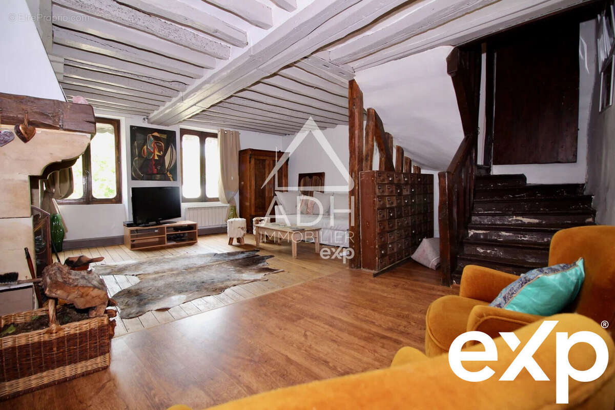 Appartement à NEAUPHLE-LE-CHATEAU