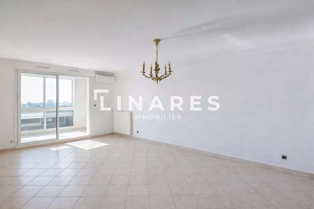 Appartement à MARSEILLE-4E