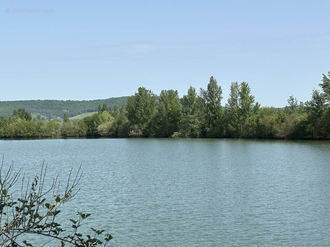 Terrain à MONTPEZAT