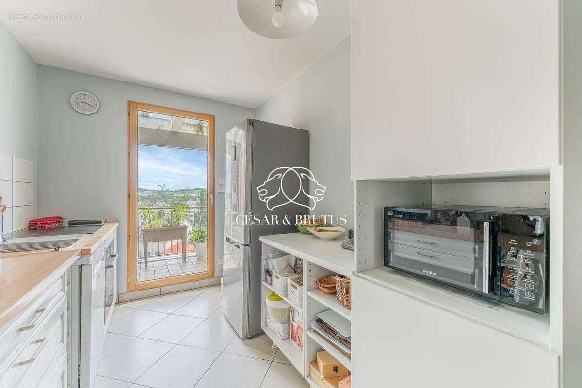Appartement à SAINT-GENIS-LAVAL