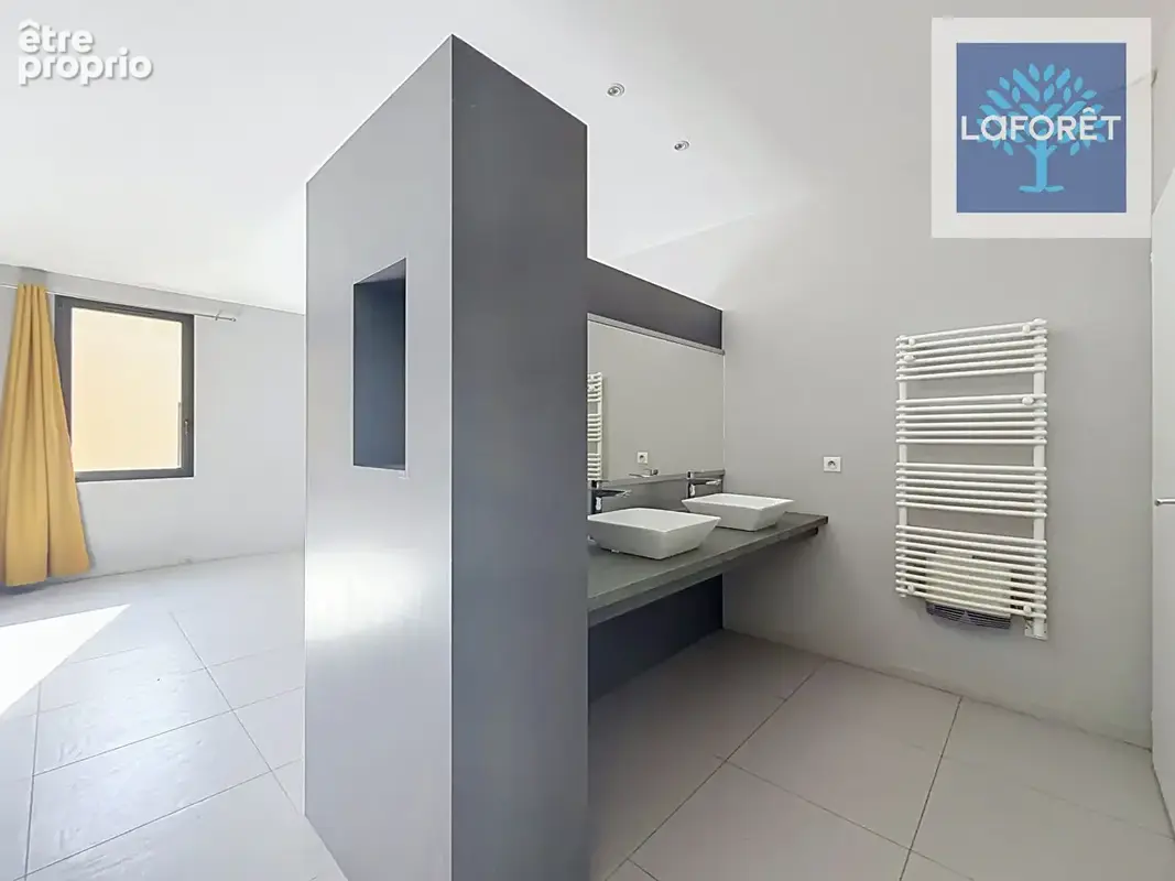 Propriété de caractère avec piscine, grange et plus de 5 hectares de terrain - photo 7