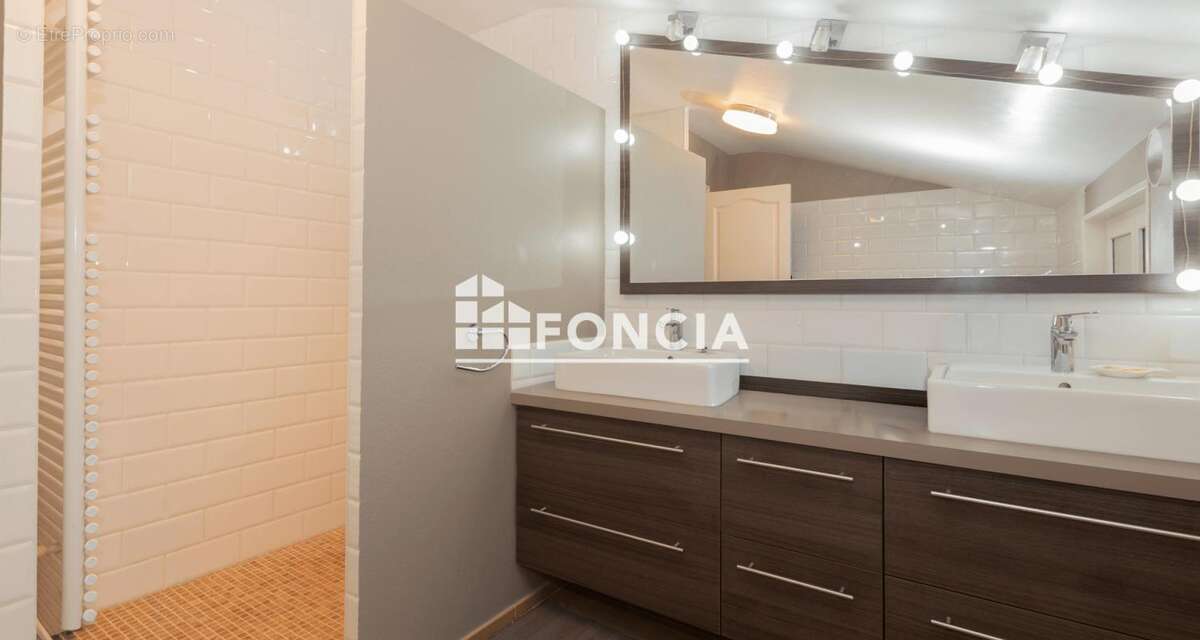 CRÉPIEUX-LA-PAPE – Maison d'architecte 160 m² climatisée avec piscine et vue panoramique - photo 16