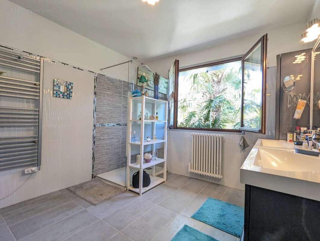 Maison de 205 m² sur sous-sol complet ! - photo 16