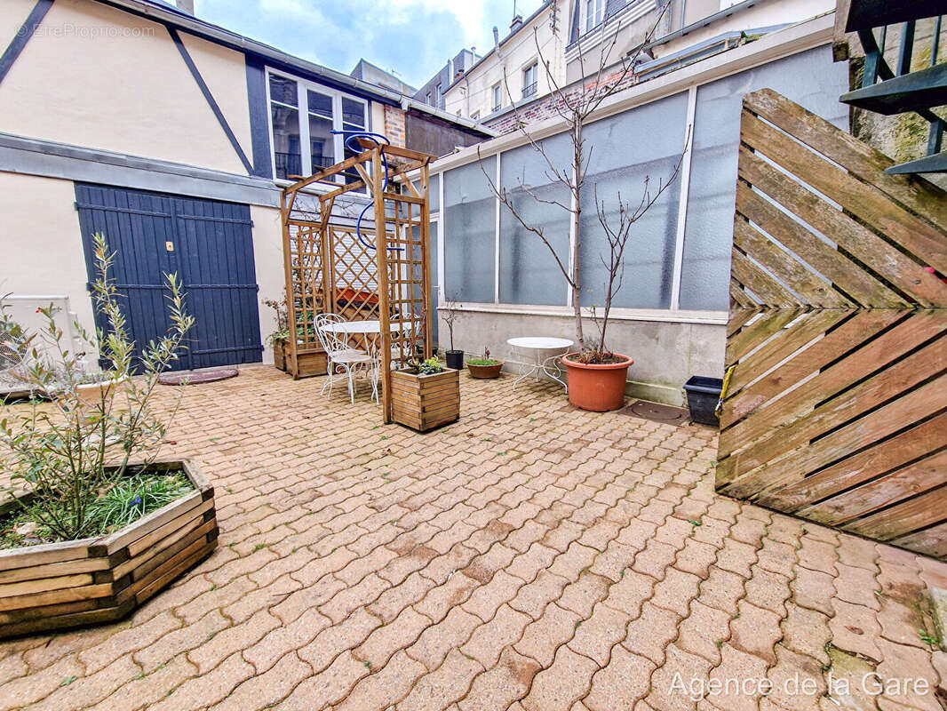 Commerce à MAISONS-LAFFITTE