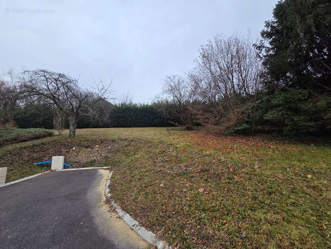 Terrain à GRESY-SUR-AIX