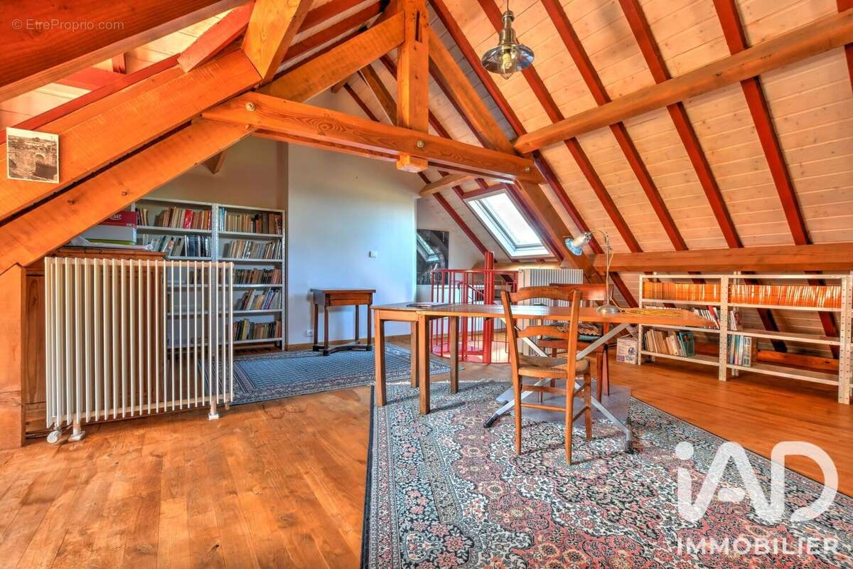 Maison 380 m² à Saint-Leonard-De-Noblat  - photo 9
