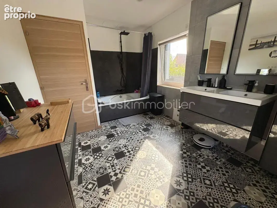 Villa individuelle de 180 m² au coeur de Sainghin-en-Mélantois - 5 chambres - caves- jardin - double garage - photo 7