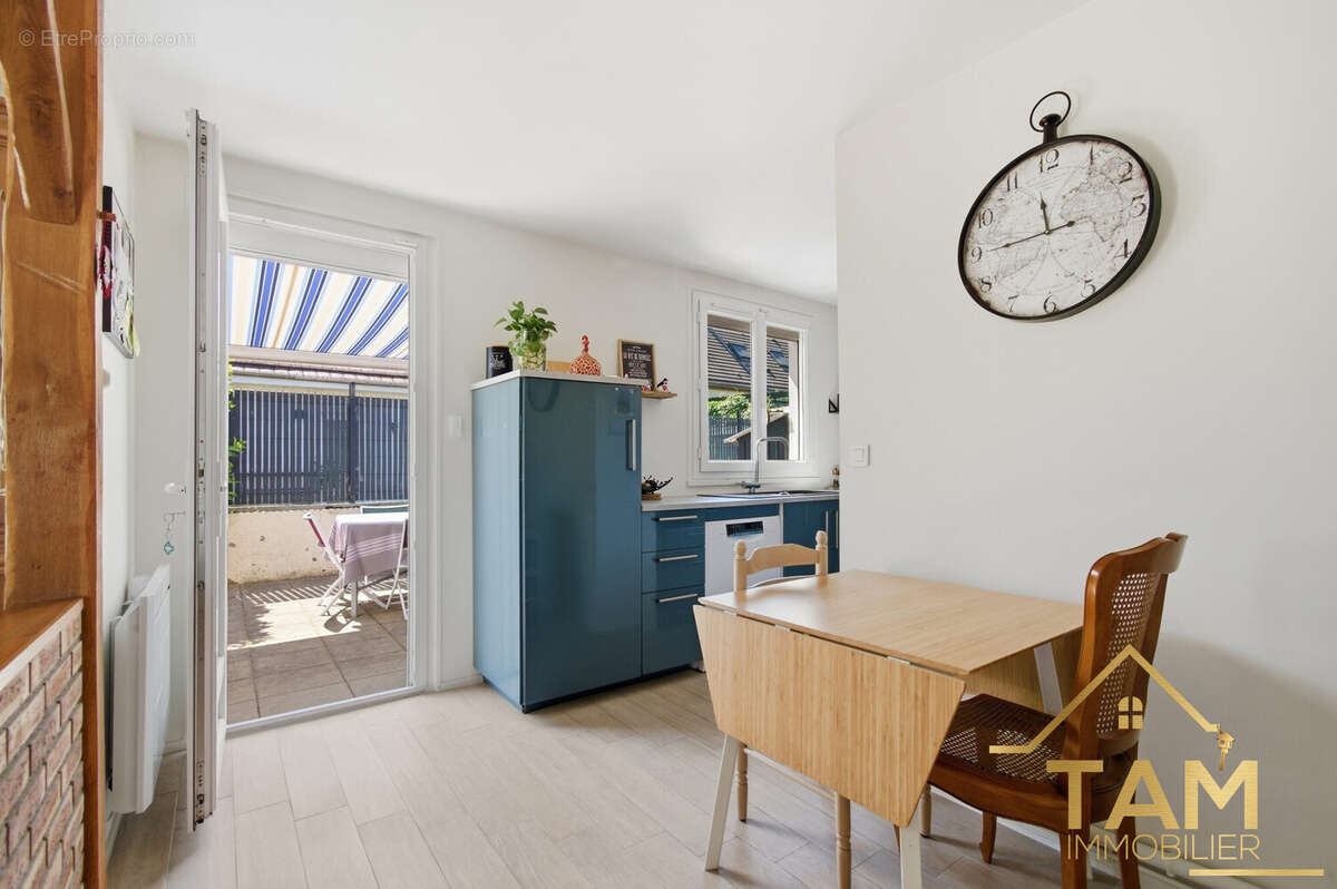 Maison à BEYNES