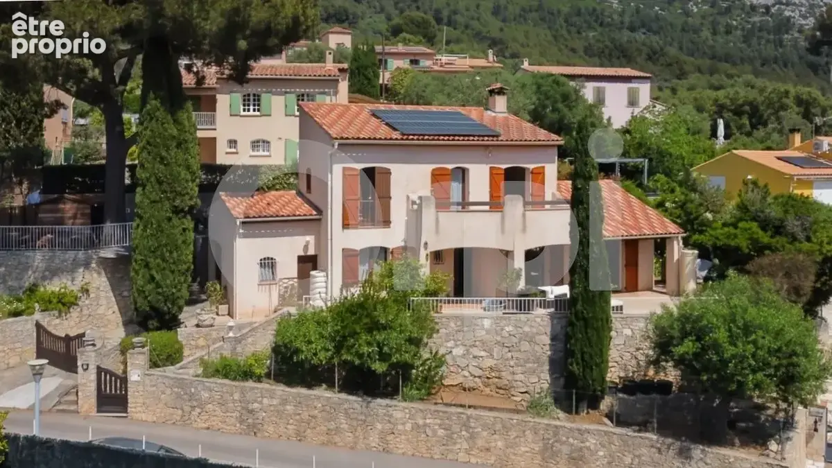 Maison à LE REVEST-LES-EAUX