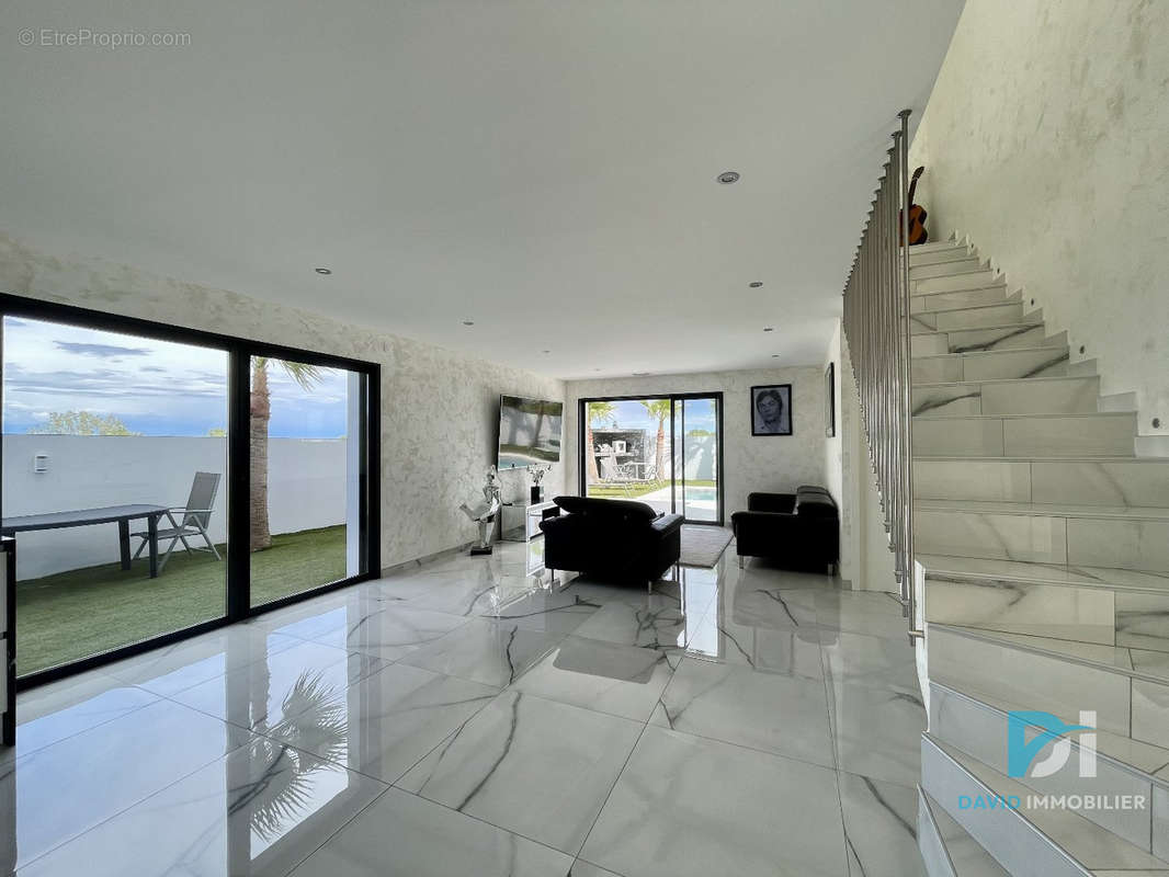 Maison à SAINT-THIBERY