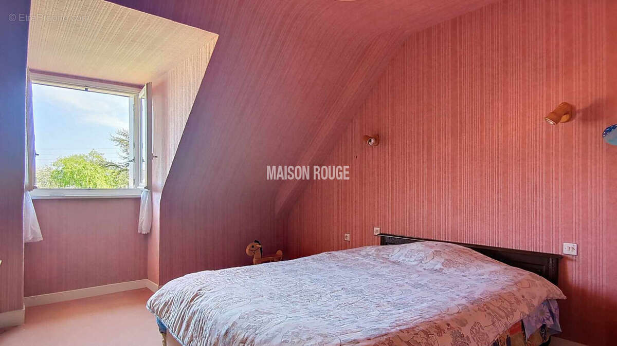 Maison à LA ROCHE-DERRIEN