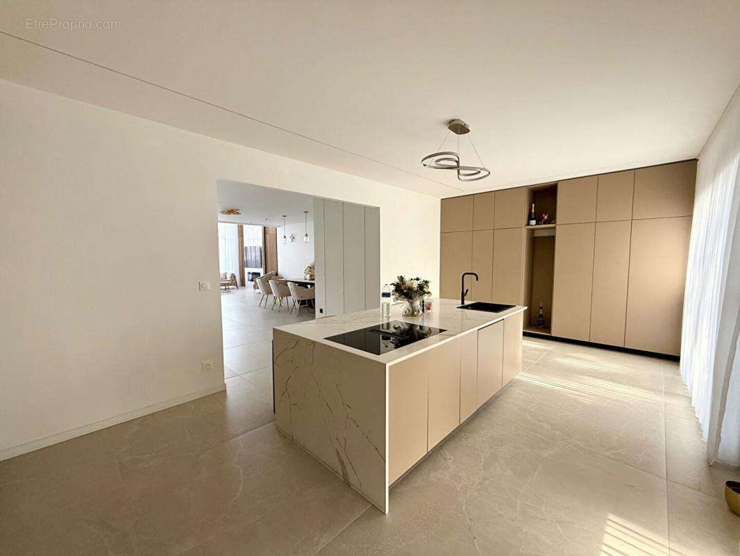 Maison à SAINTE-GENEVIEVE-DES-BOIS