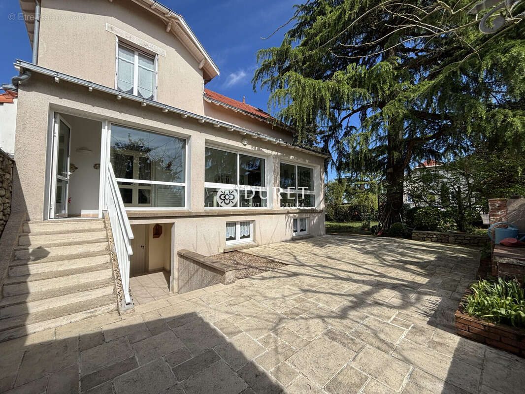Maison à CUGAND