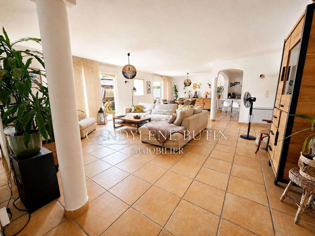Belle villa de 147m² de plein pied avec Piscine - photo 8