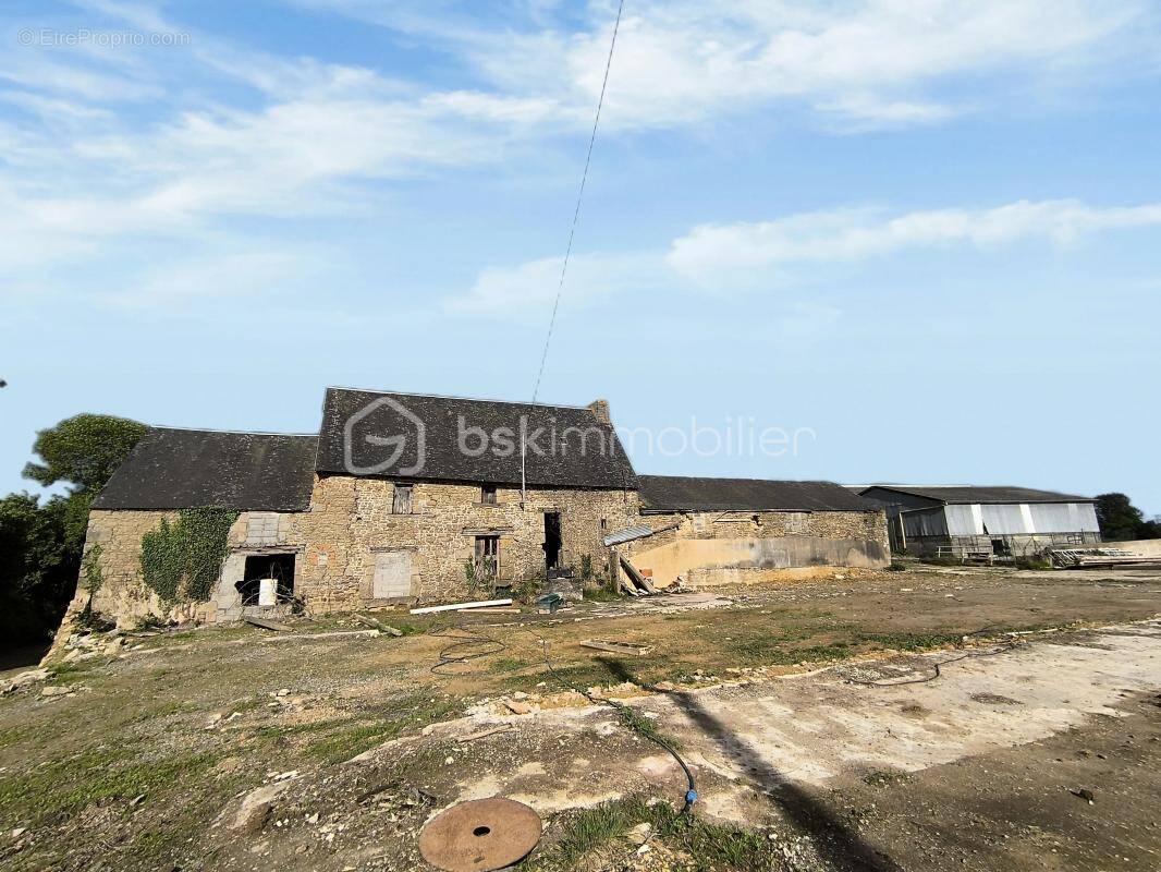 Maison à SAINT-GERMAIN-EN-COGLES