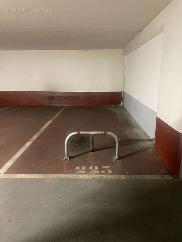Photo 2 - Parking à PARIS-11E