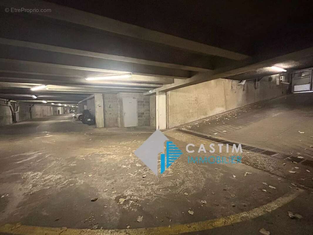 Parking à PARIS-14E