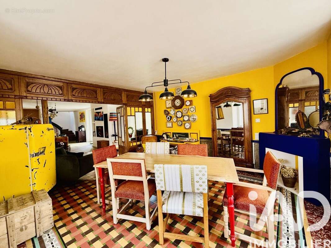 Maison 217 m² à Saint-Jean-De-Marcel  - photo 4