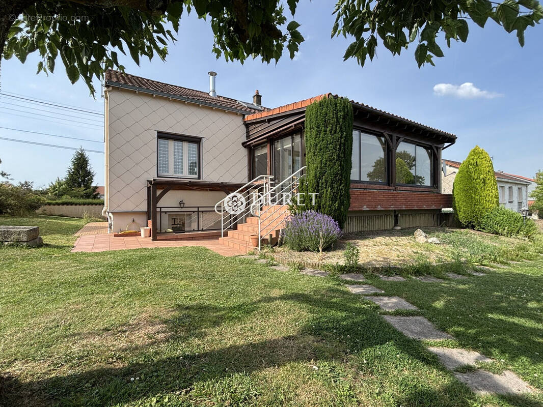 Maison à MONTREVAULT