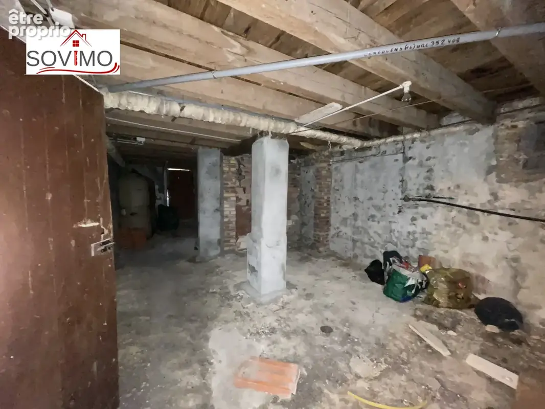 Maison de ville à rénover : jardin, garage et beau potentiel - photo 29