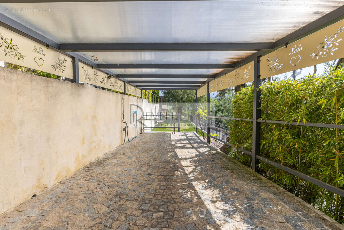 Maison à CARROS