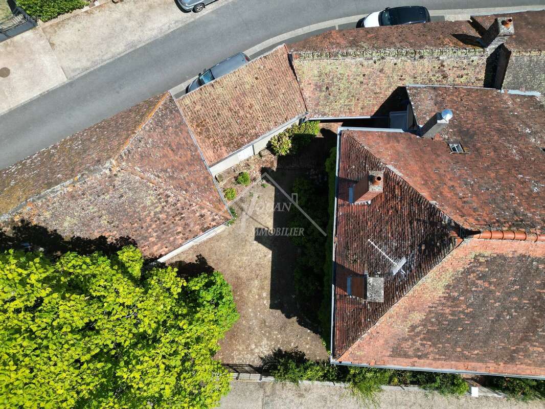 Ancienne maison de maître Bourbonnaise – 280 m² habitables avec dépendances et verger SAINT-HILAIRE - photo 19