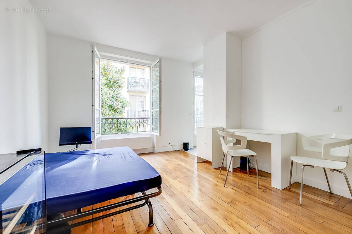 Appartement à PARIS-14E