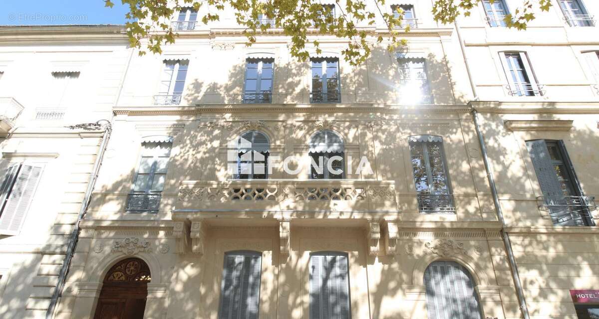 EXCLUSIVITE T2 rénové dans un magnifique immeuble proche des Arènes - photo 5