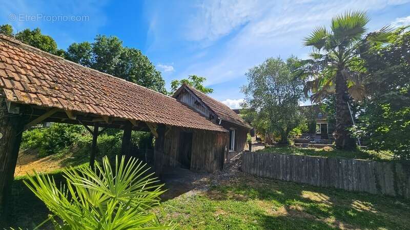 Maison à LEMBEYE