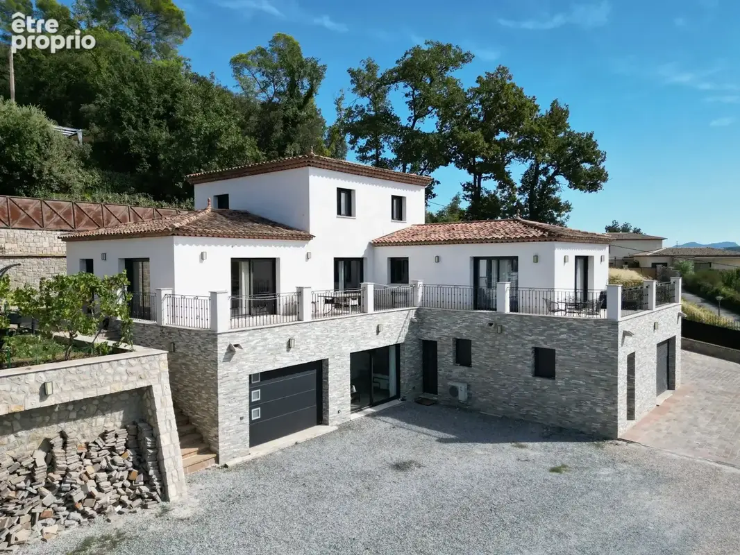 Villa moderne 275 m² avec studio et 3 garages  - Montauroux - photo 1