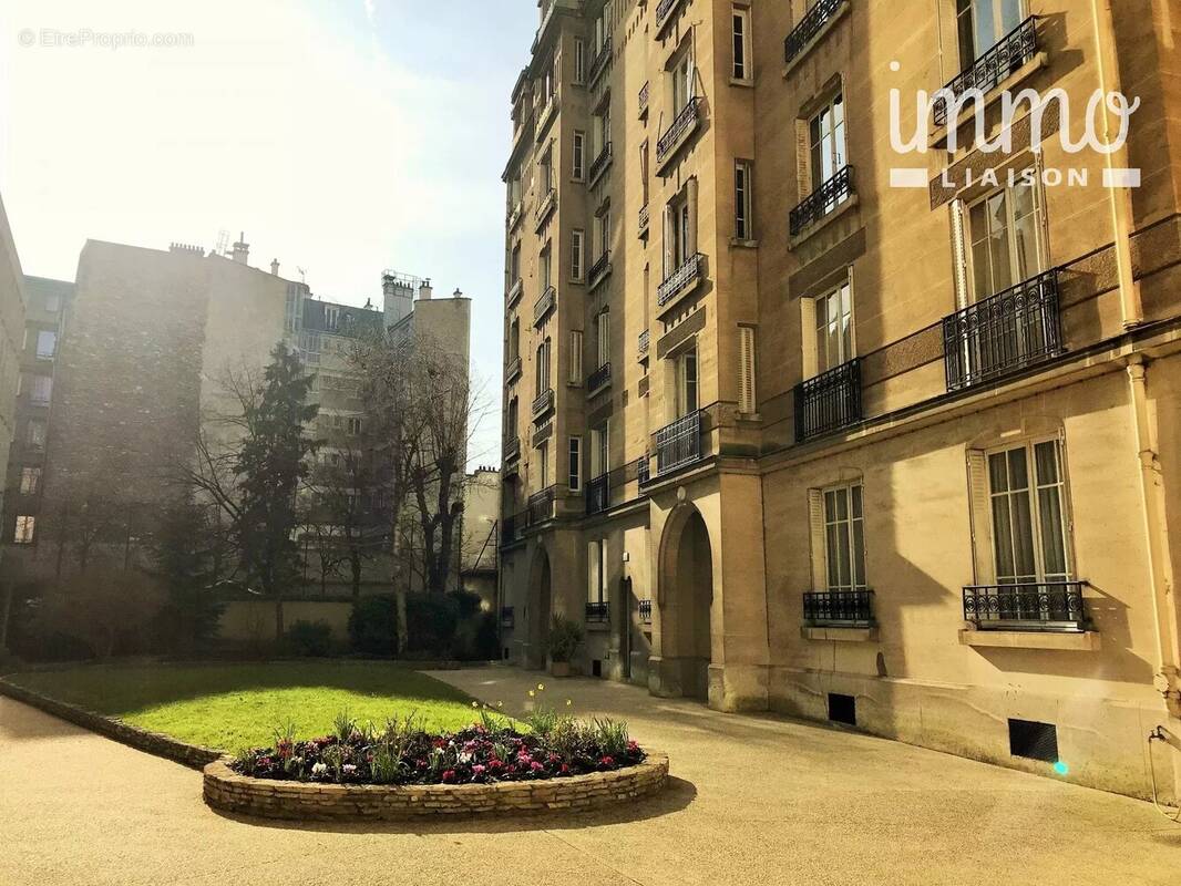 Appartement à PARIS-16E