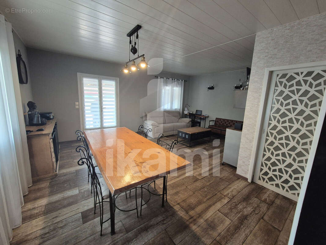 Maison à SAINT-DONAT-SUR-L&#039;HERBASSE