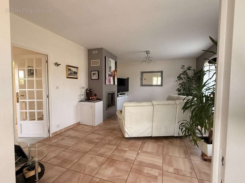 Maison à CHENIERS