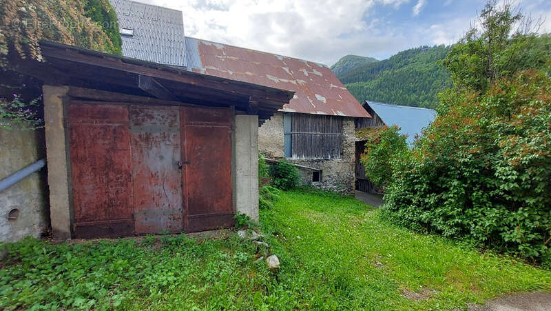 Oz - grange a renover dans un charmant hameau - photo 2