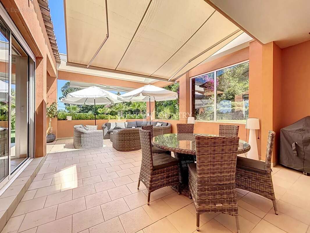 Maison à MANDELIEU-LA-NAPOULE