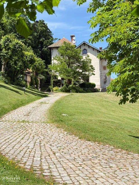 Maison à SAINT-BONNET-LE-CHATEAU