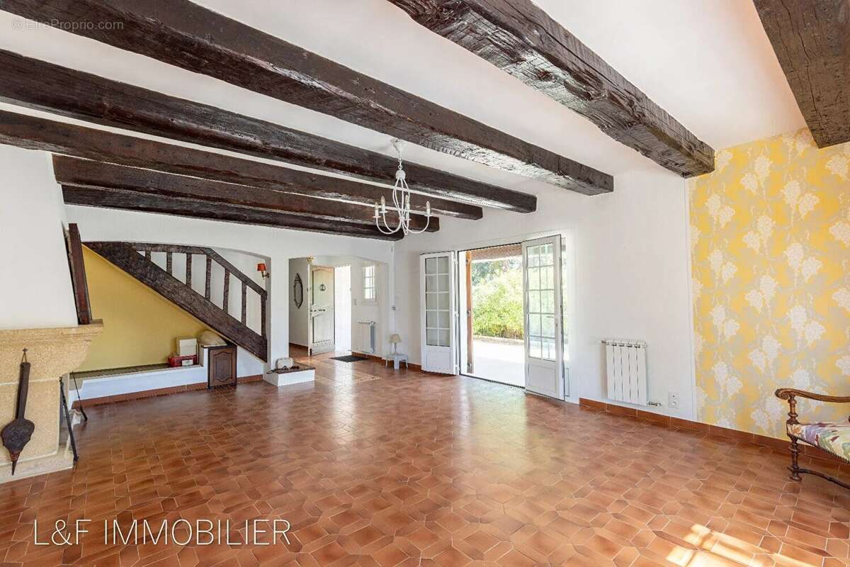 Maison à SAINT-CYR-SUR-MER