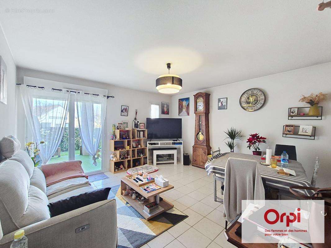 Appartement à PAZAYAC