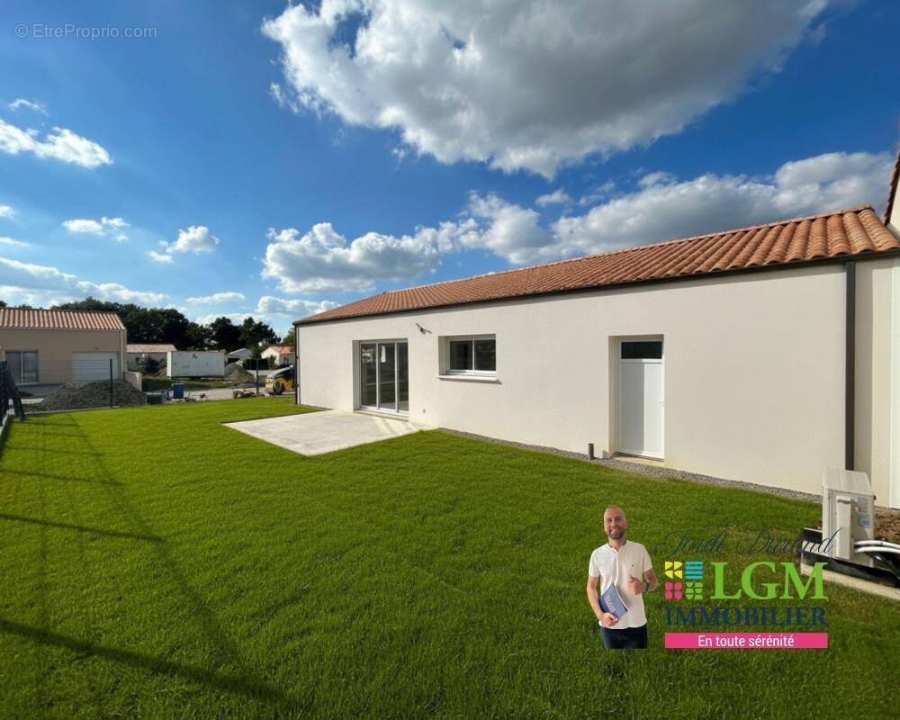 Maison à NIEUL-LE-DOLENT