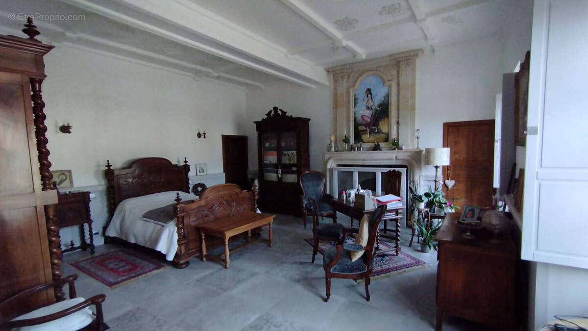 Maison à AZAY-LE-FERRON