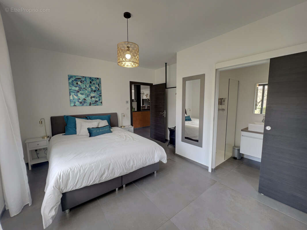 Maison à SAINT-LAURENT-DU-PAPE