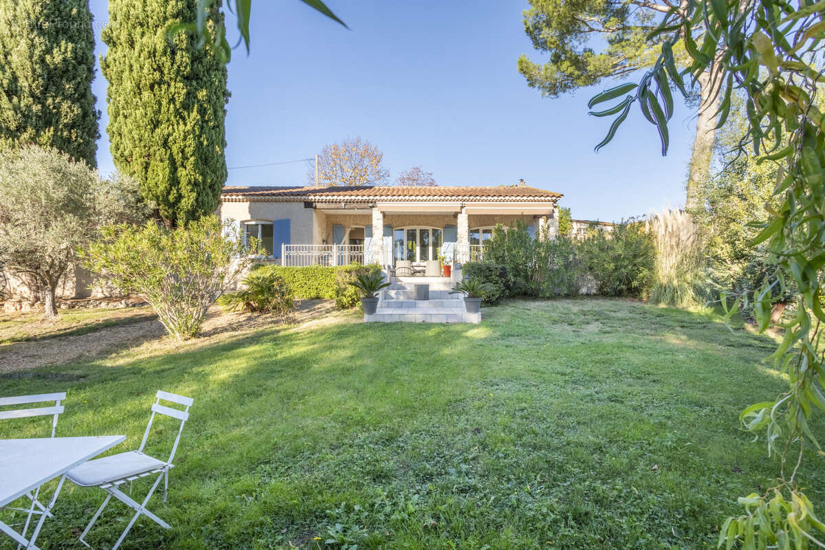 Maison à SIMIANE-COLLONGUE