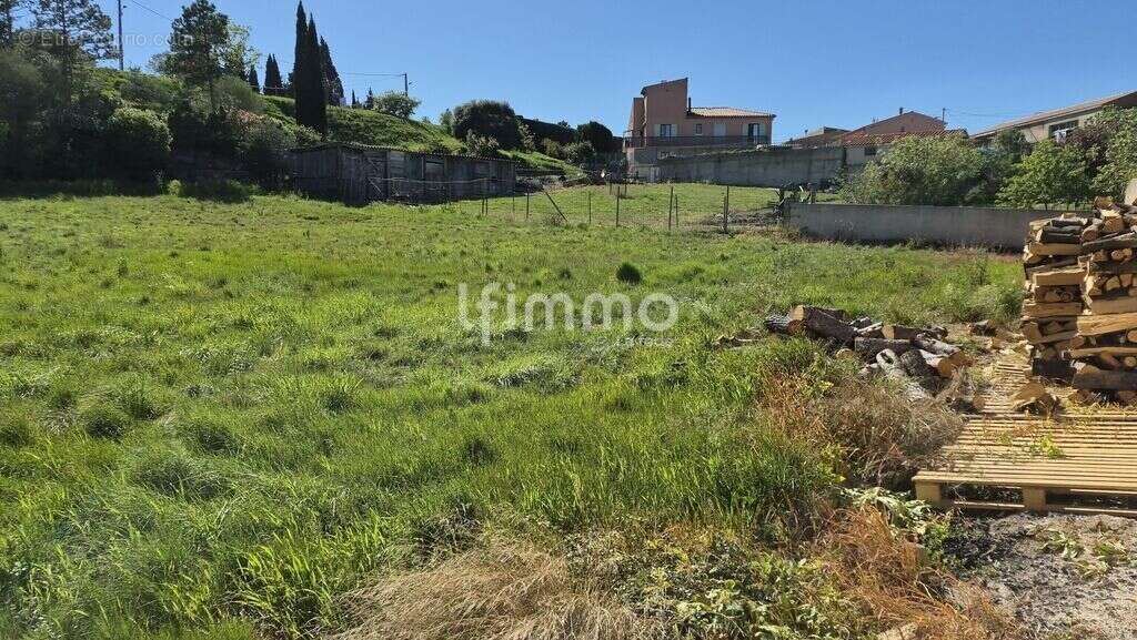Terrain constructible 1390m² – Impasse calme – Vue garrigue - photo 3