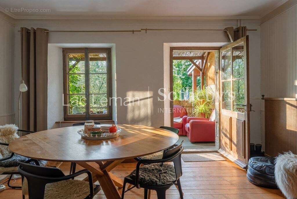 Une Perle Rare au Cœur du Village Historique de Nernier - photo 9