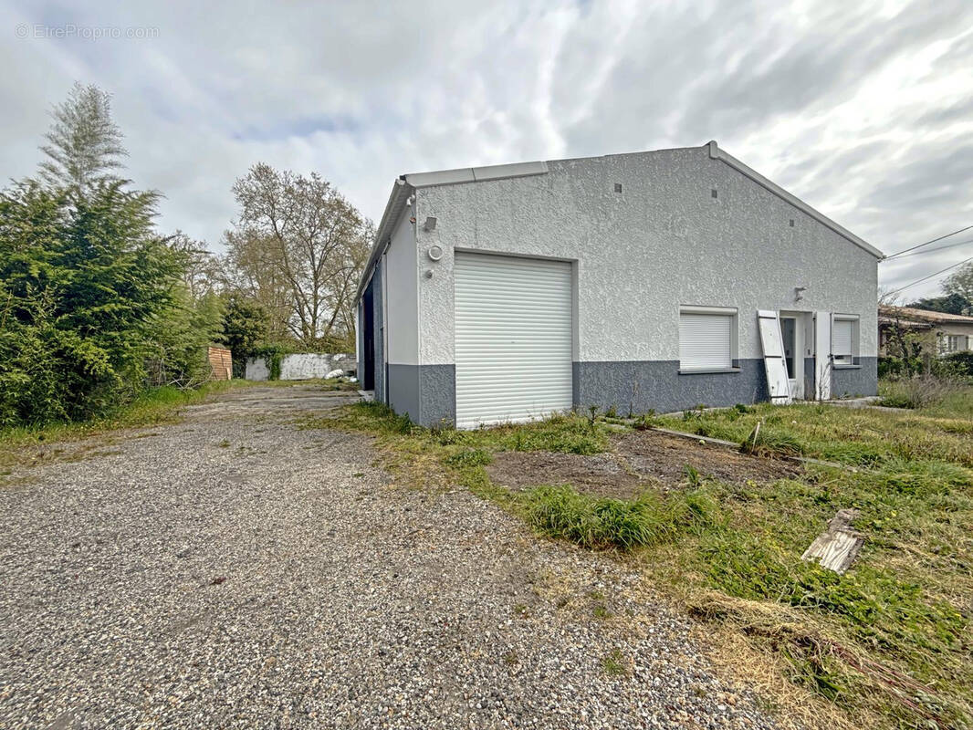 Parking à LES BILLAUX