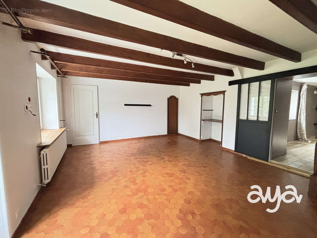 Maison à SAINT-ETIENNE-DE-MONTLUC