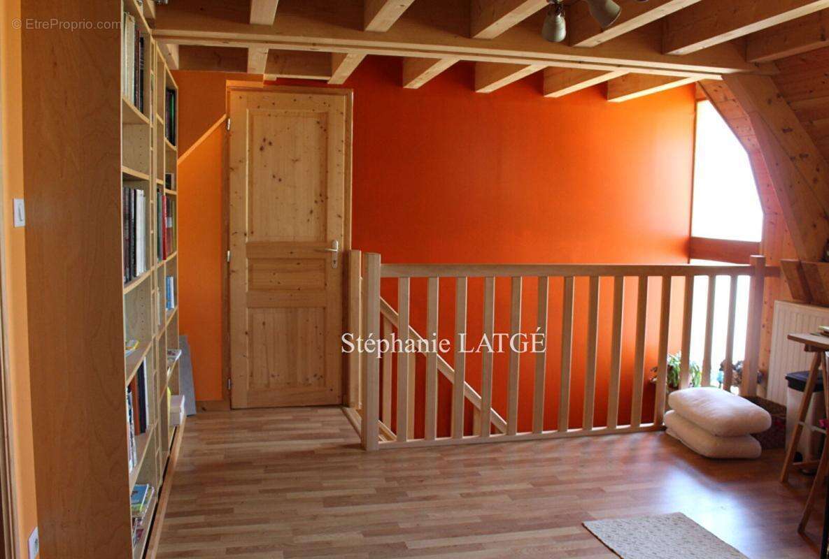 Ferme rénovée de 5 chambres avec Gîte à Larodde (63) - photo 7