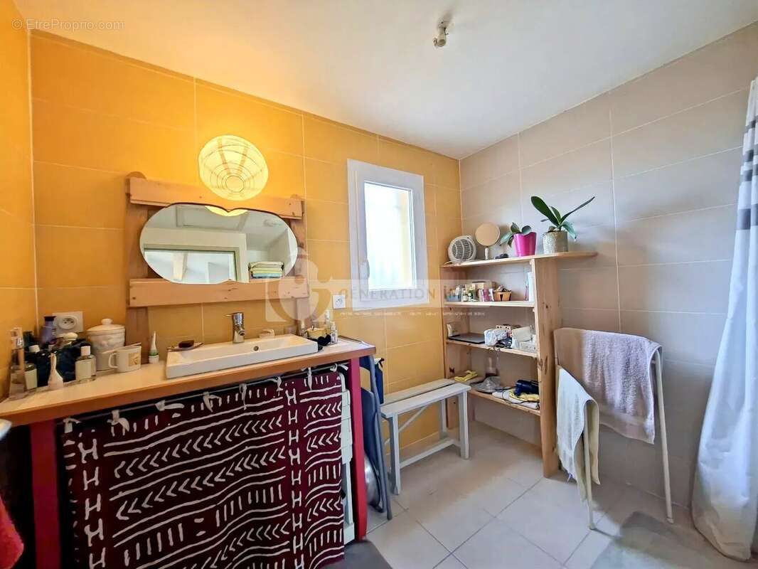 Maison à FONTVIEILLE