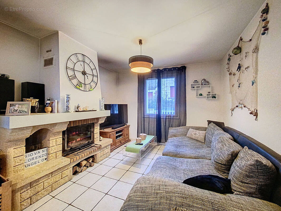 Maison à SAINT-ETIENNE-DE-CHIGNY