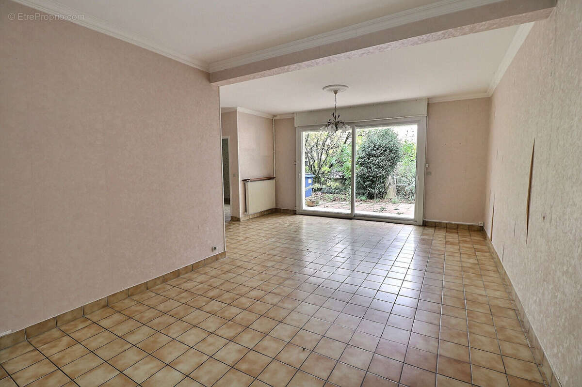 Maison à LE PERRAY-EN-YVELINES